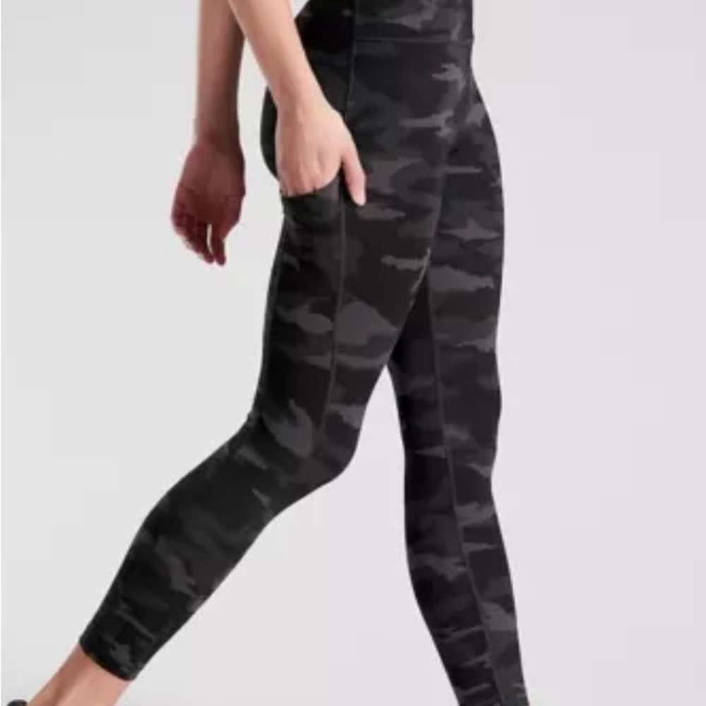 Athleta 7/8 ultimate stash leggings